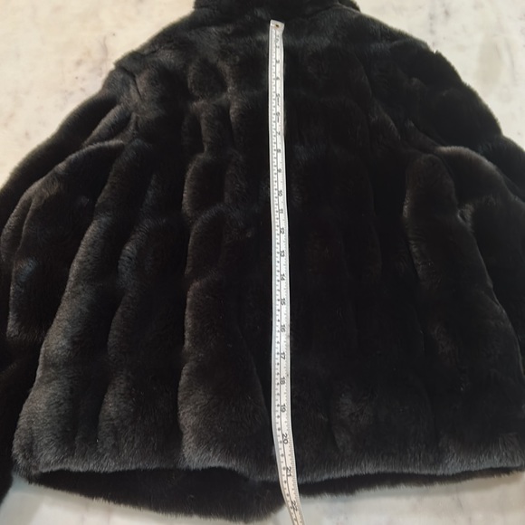 Neiman Marcus faux fur NWOT - Picture 10 of 10